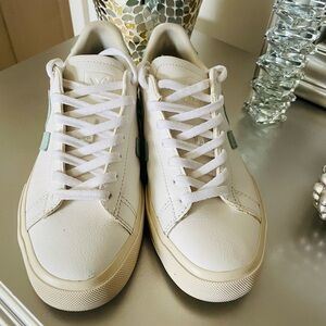 Veja White and Cream Women's Sneakers